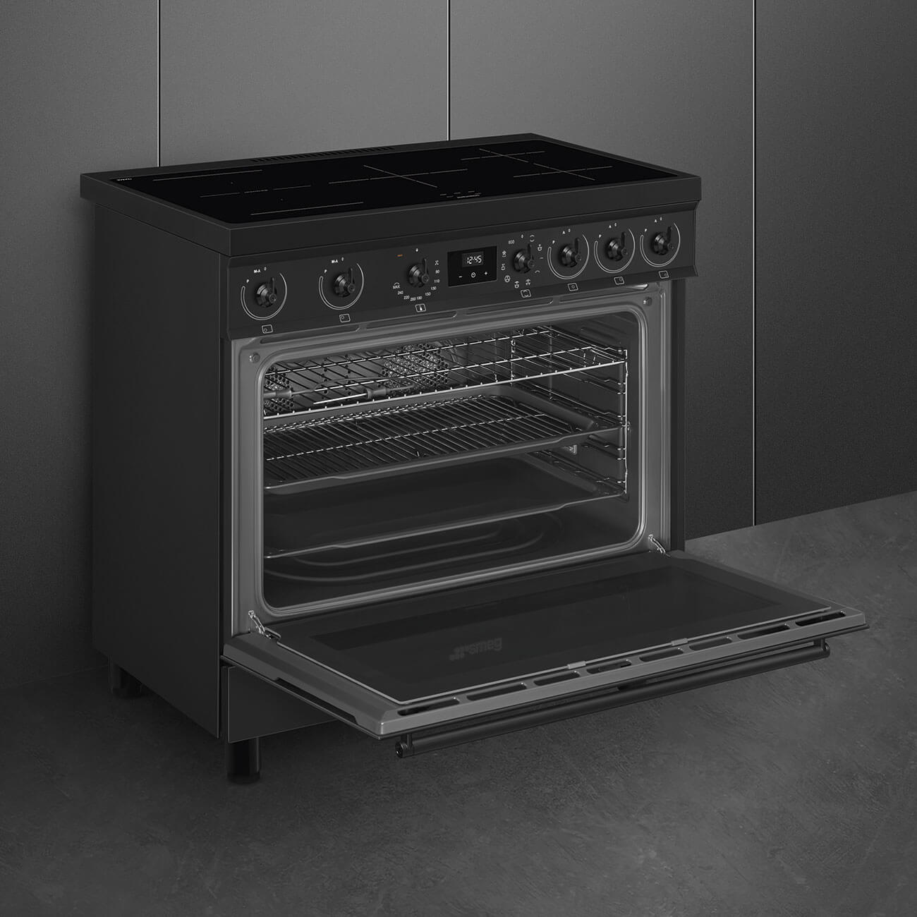 Smeg C9IMN2 cucina nera con forno aperto