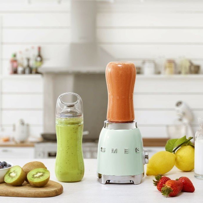 Frullatore colorato compatto Smeg