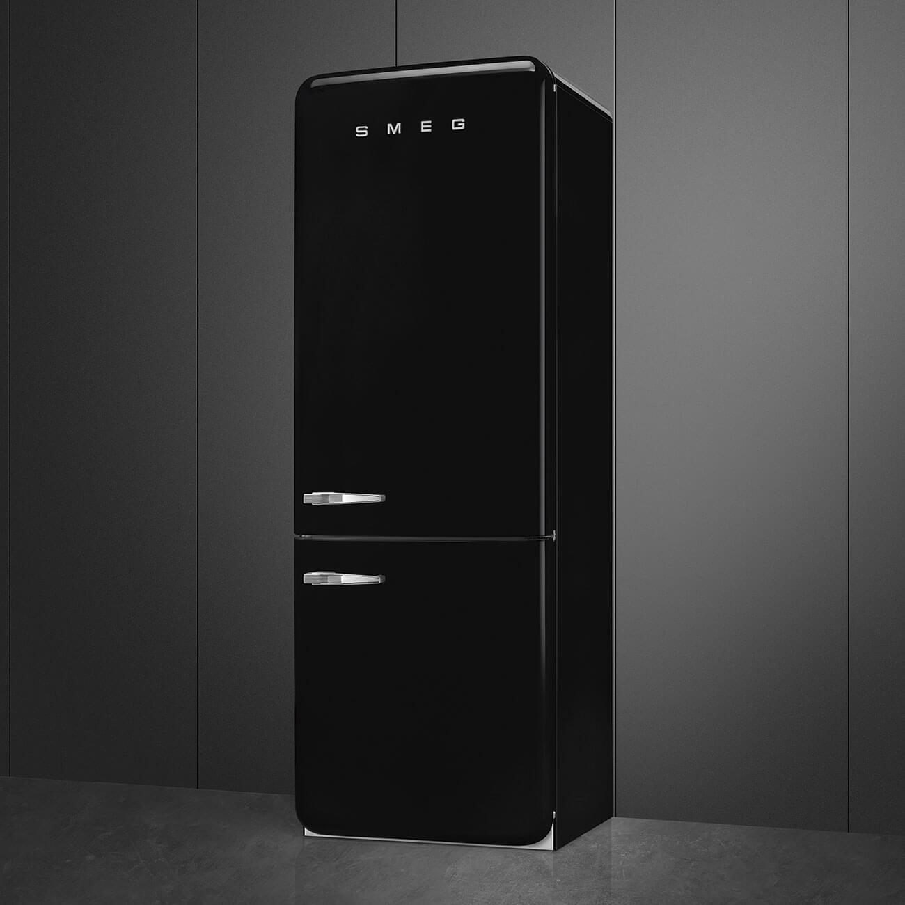Smeg FAB38RBL6 frigorifero nero anni 50